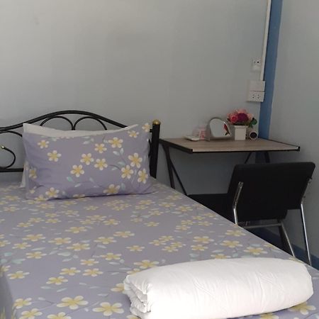 Baansu Hostel Bangkok Esterno foto