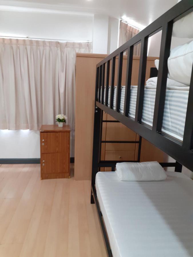 Baansu Hostel Bangkok Esterno foto