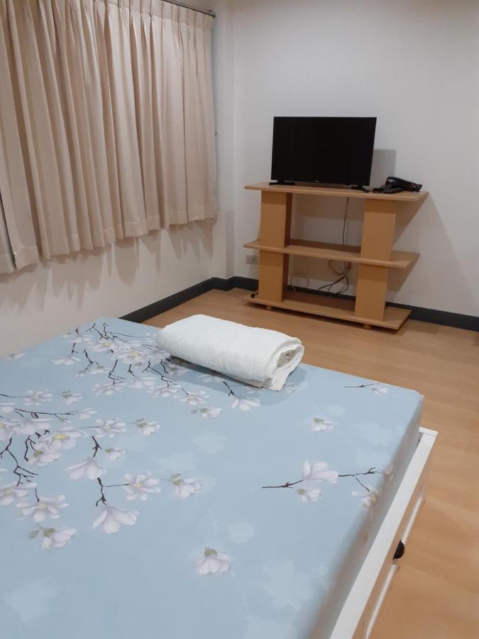 Baansu Hostel Bangkok Esterno foto
