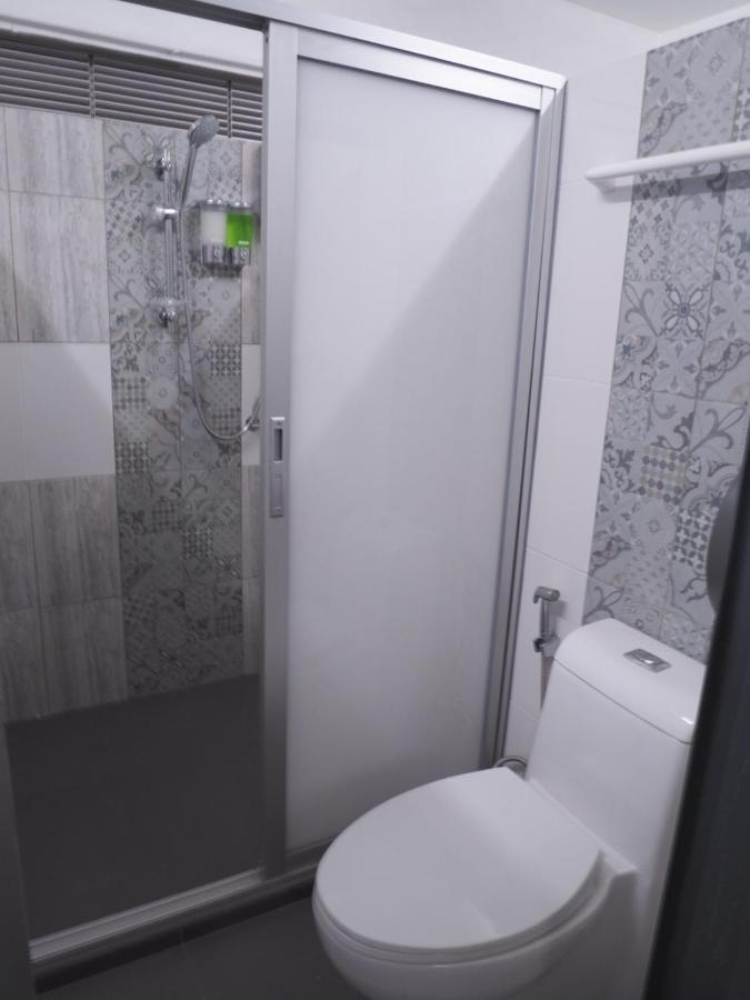 Baansu Hostel Bangkok Esterno foto
