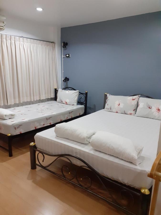 Baansu Hostel Bangkok Esterno foto