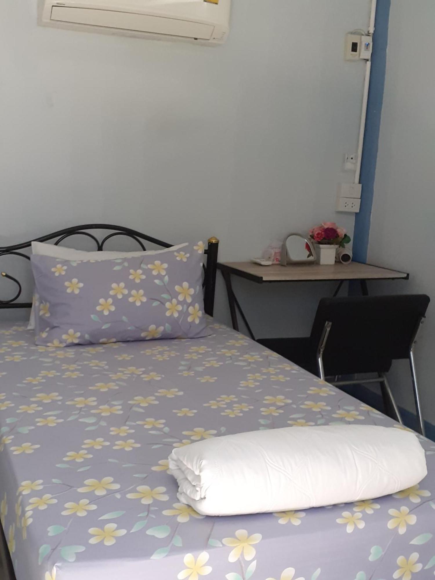 Baansu Hostel Bangkok Esterno foto
