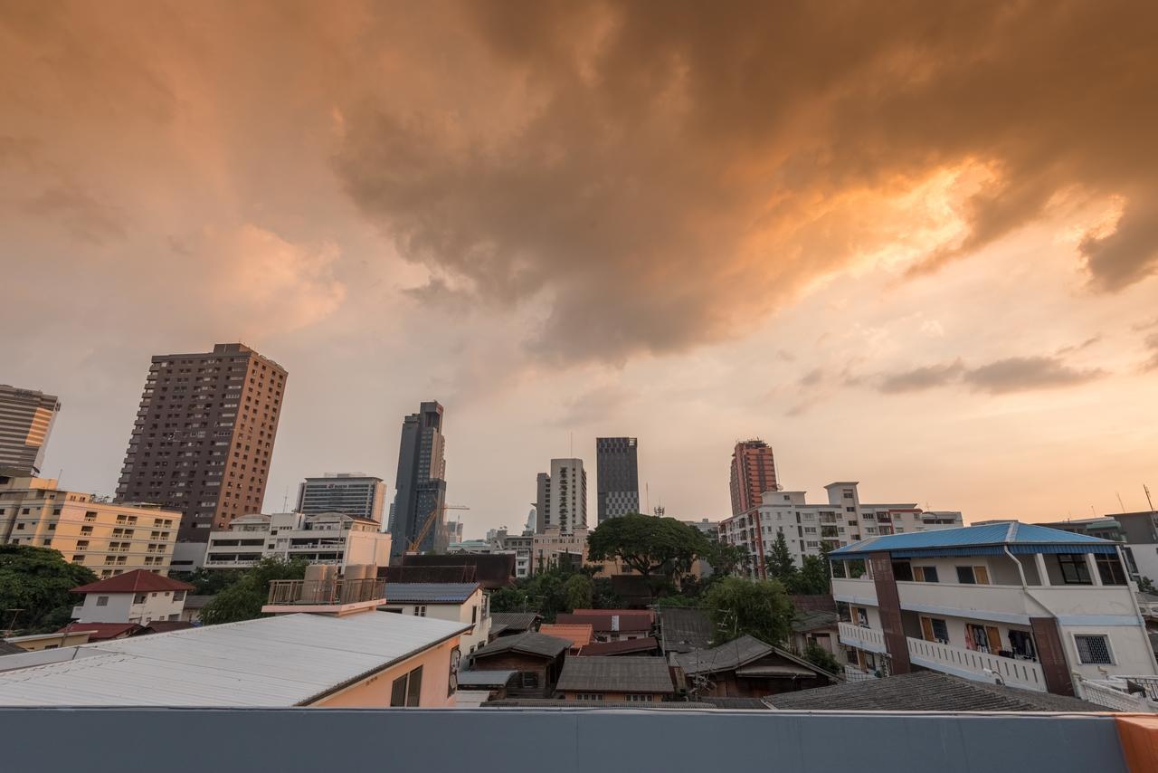 Baansu Hostel Bangkok Esterno foto